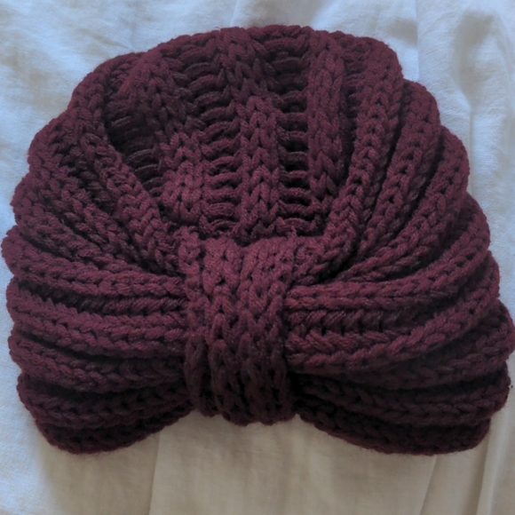 Also knitted scarf and hat set - Picture 2 of 3